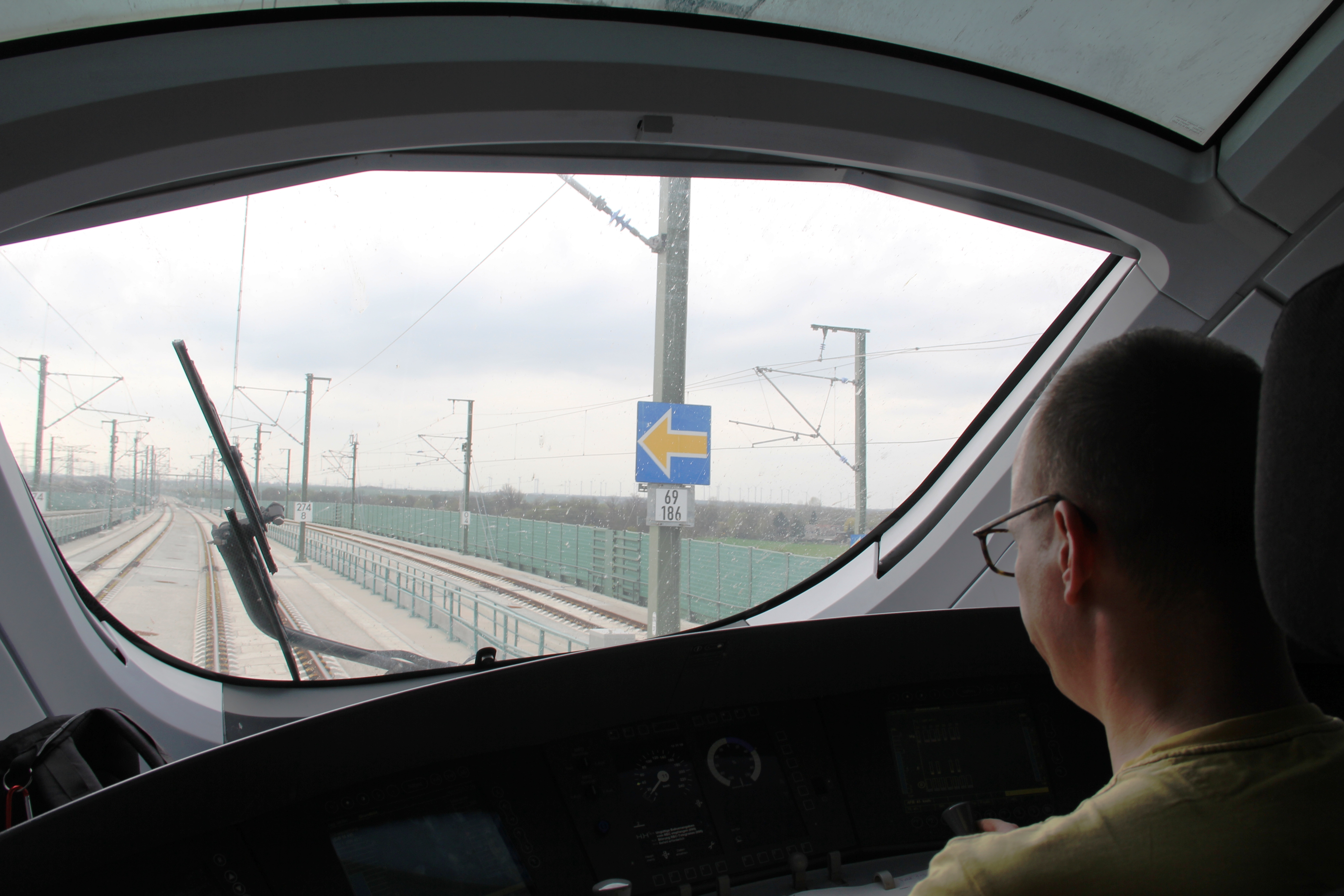 Personalschulung im ICE-T mit neuem Signal Eh 14